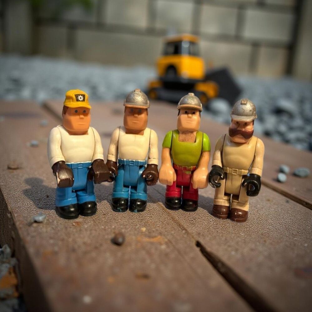 Vintage 1979 Fisher Price Construction HUSKY HELPERS Action Figure Workers FP